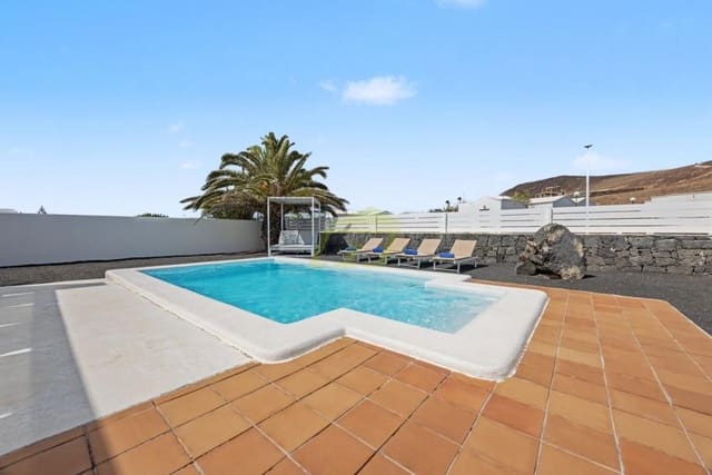 2 soverom Bungalow til salgs i Playa Blanca, Yaiza med svømmebasseng garasje - € 480 000 (Ref: 9993752)