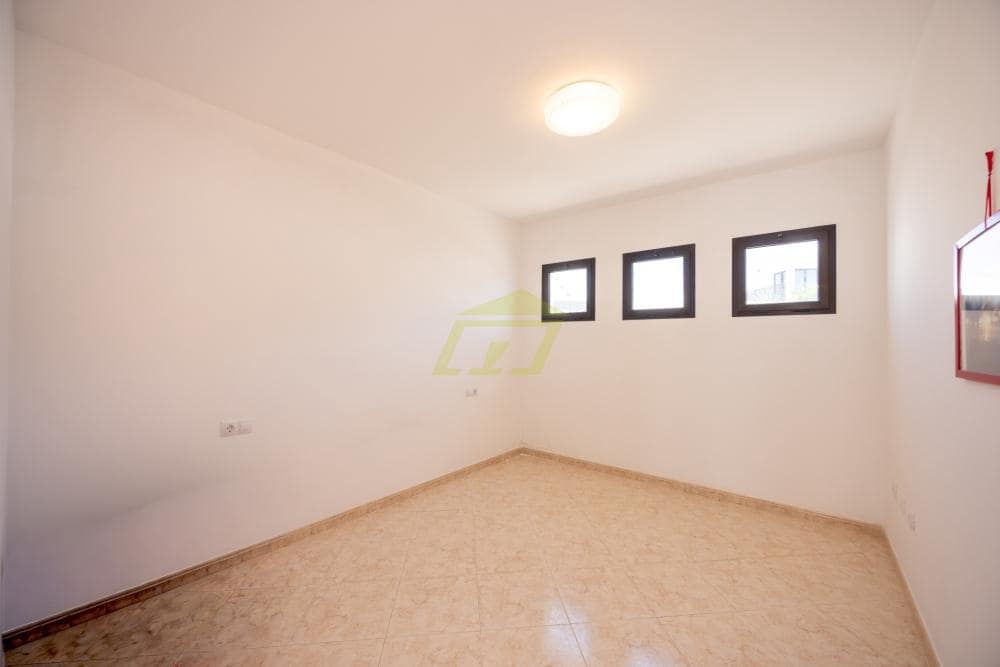 3 soverom Villa til salgs i Playa Blanca med svømmebasseng garasje - € 440 000 (Ref: 9996576)