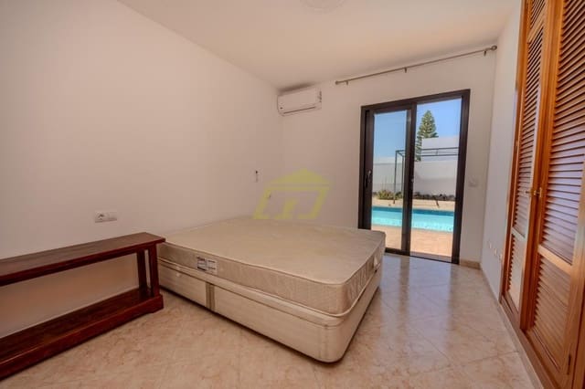 3 soverom Villa til salgs i Playa Blanca, Yaiza med svømmebasseng garasje - € 440 000 (Ref: 9996576)