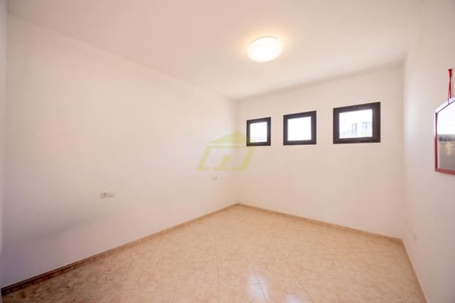 3 soverom Villa til salgs i Playa Blanca, Yaiza med svømmebasseng garasje - € 440 000 (Ref: 9996576)