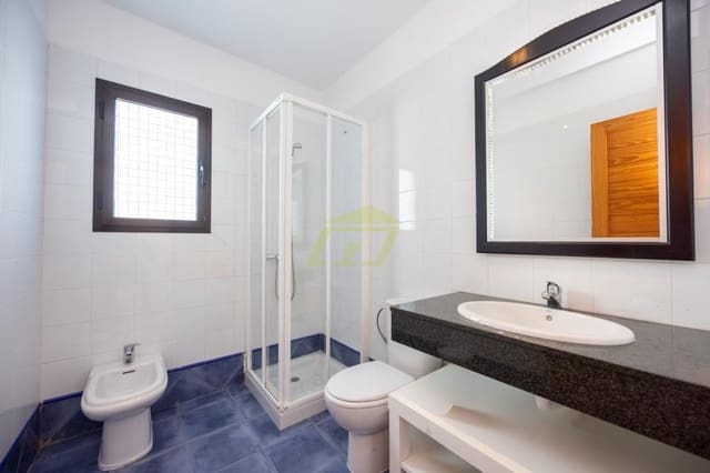 3 soverom Villa til salgs i Playa Blanca, Yaiza med svømmebasseng garasje - € 440 000 (Ref: 9996576)