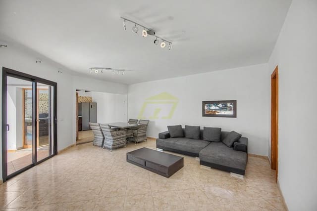 3 soverom Villa til salgs i Playa Blanca, Yaiza med svømmebasseng garasje - € 440 000 (Ref: 9996576)
