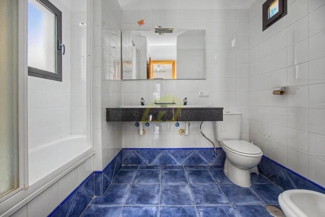 3 soverom Villa til salgs i Playa Blanca, Yaiza med svømmebasseng garasje - € 440 000 (Ref: 9996576)