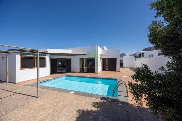 3 soverom Villa til salgs i Playa Blanca, Yaiza med svømmebasseng garasje - € 440 000 (Ref: 9996576)