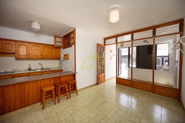 2 soverom Kommersiell til salgs i Puerto del Carmen, Tías med svømmebasseng - € 136 000 (Ref: 9996577)