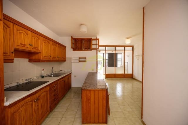 2 soverom Kommersiell til salgs i Puerto del Carmen, Tías med svømmebasseng - € 136 000 (Ref: 9996577)