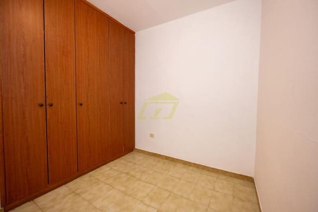 2 soverom Kommersiell til salgs i Puerto del Carmen, Tías med svømmebasseng - € 136 000 (Ref: 9996577)