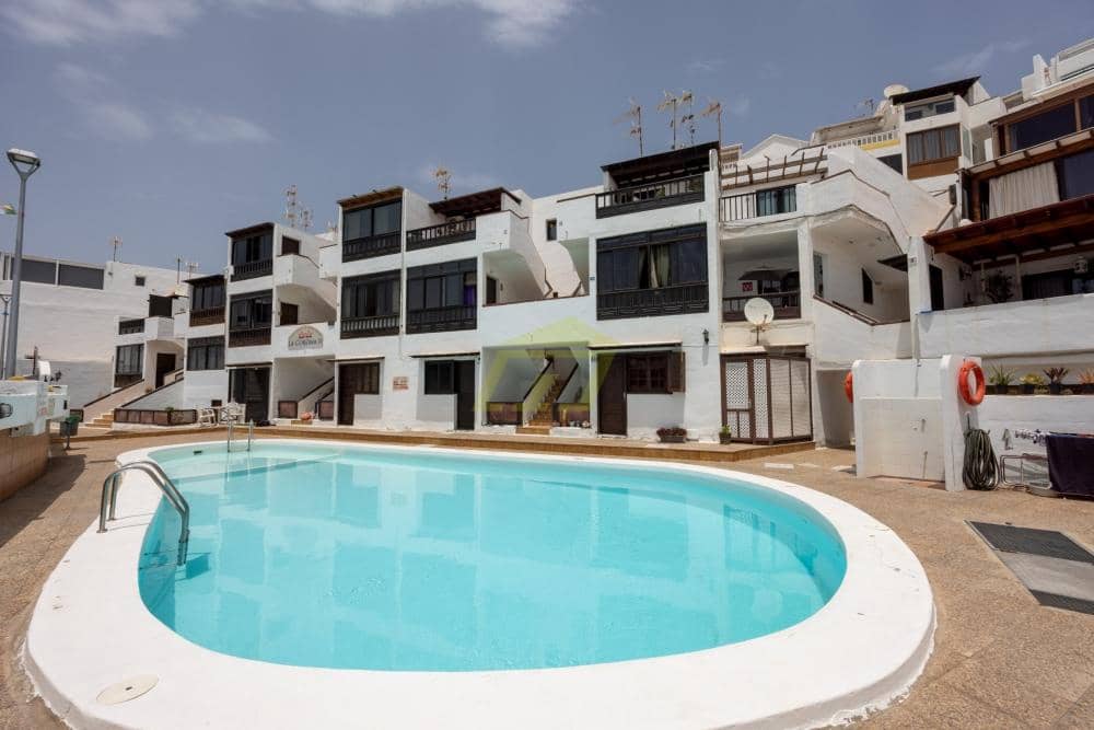 2 soverom Kommersiell til salgs i Puerto del Carmen med svømmebasseng - € 136 000 (Ref: 9996577)