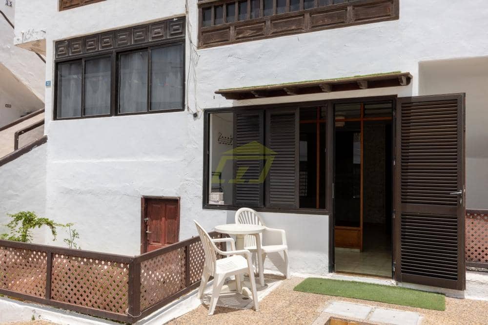2 soverom Kommersiell til salgs i Puerto del Carmen med svømmebasseng - € 136 000 (Ref: 9996577)