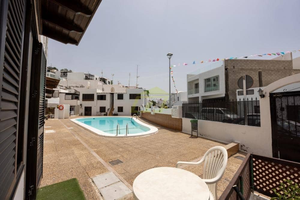 2 soverom Kommersiell til salgs i Puerto del Carmen med svømmebasseng - € 136 000 (Ref: 9996577)