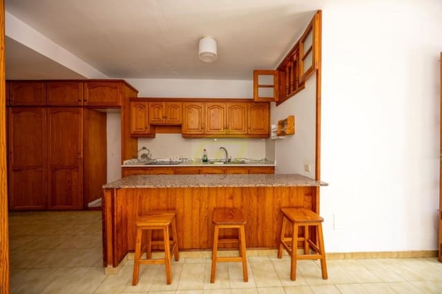 2 soverom Kommersiell til salgs i Puerto del Carmen, Tías med svømmebasseng - € 136 000 (Ref: 9996577)