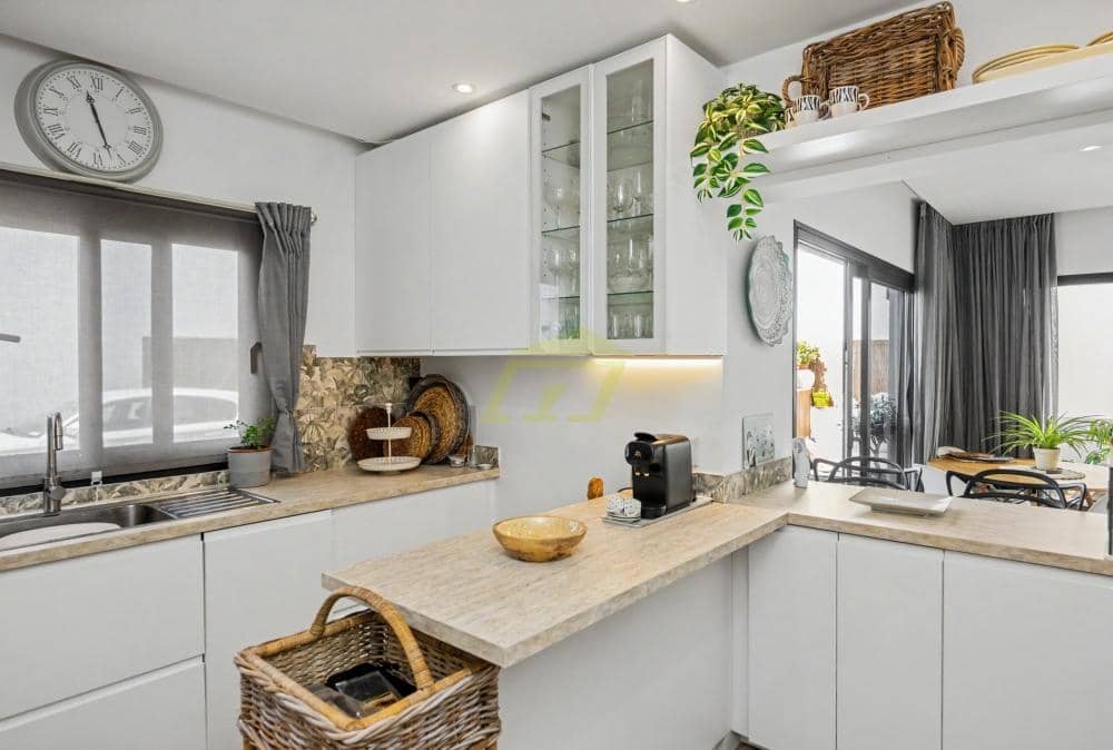 Chalet de 3 habitaciones en Playa Honda en venta - 489.000 € (Ref: 9996578)