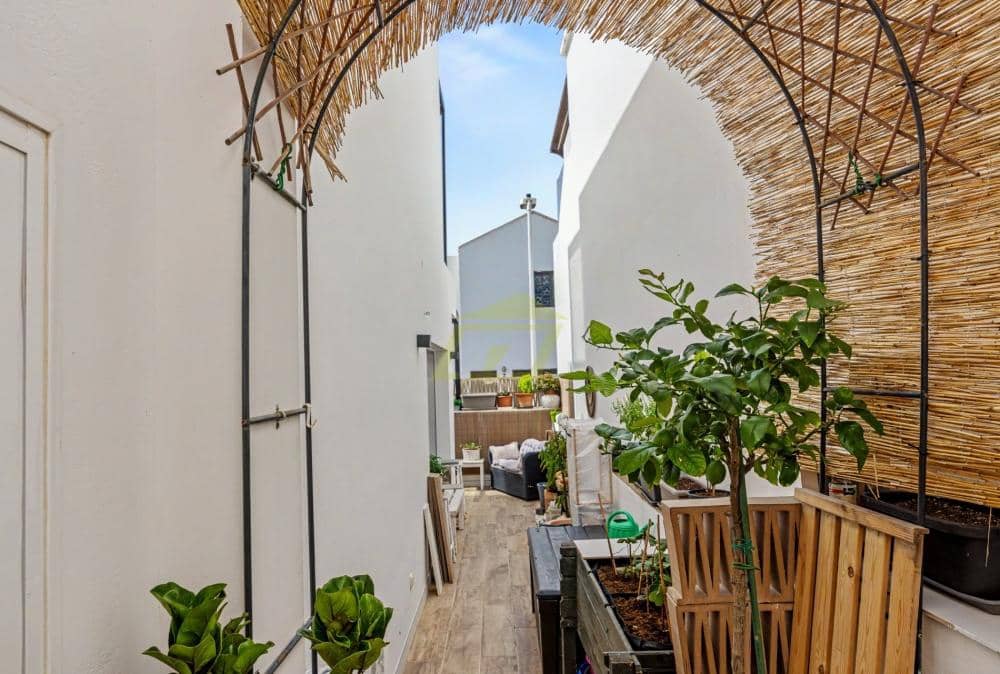 Chalet de 3 habitaciones en Playa Honda en venta - 489.000 € (Ref: 9996578)