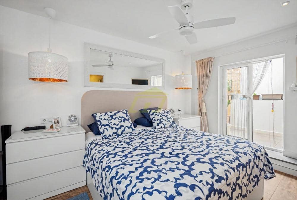 Chalet de 3 habitaciones en Playa Honda en venta - 489.000 € (Ref: 9996578)