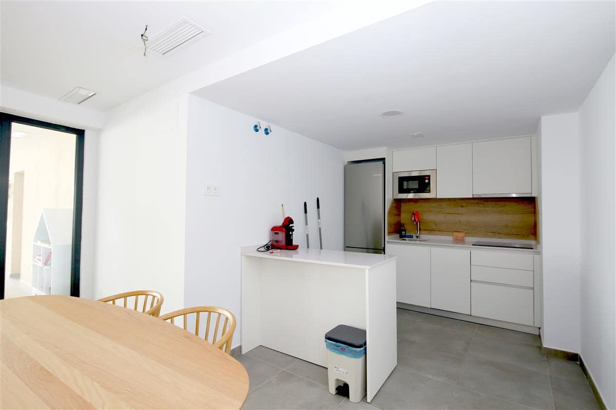 3 soveværelse Lejlighed til leje i Estepona med swimmingpool garage - € 2.900 (Ref: 10101038)