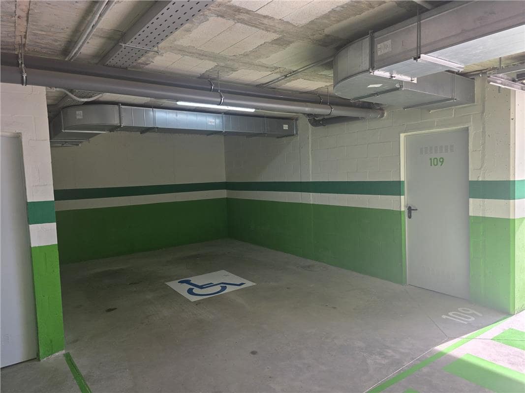 3 soveværelse Penthouse til leje i Estepona med swimmingpool garage - € 3.600 (Ref: 10165347)
