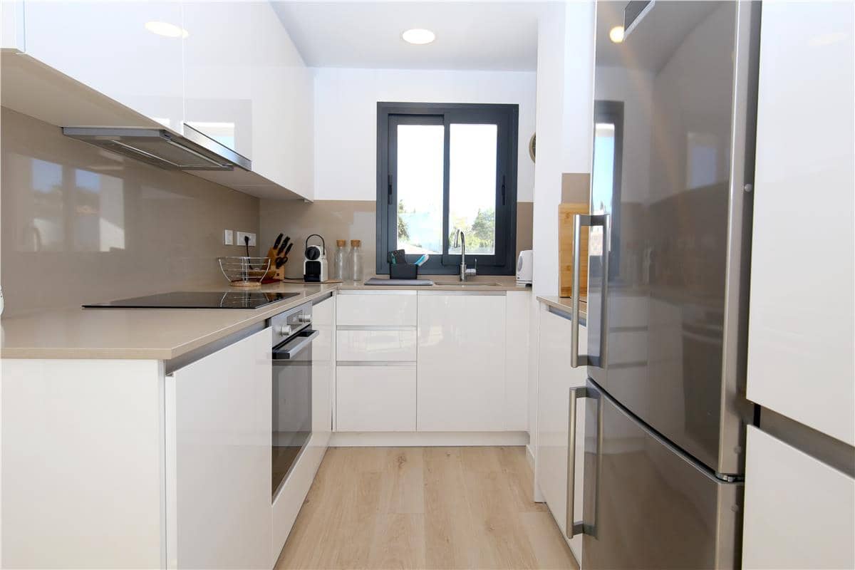 3 soveværelse Penthouse til leje i Estepona med swimmingpool garage - € 3.600 (Ref: 10165347)
