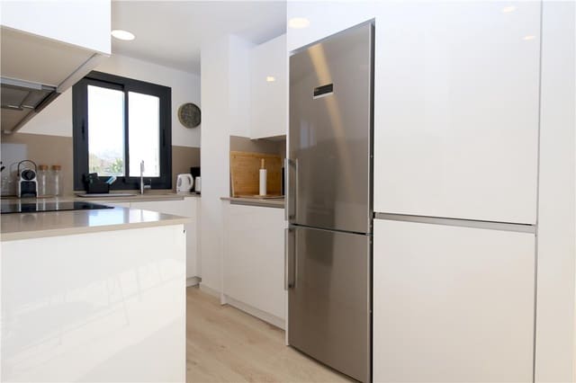 3 soveværelse Penthouse til leje i Estepona med swimmingpool garage - € 3.600 (Ref: 10165347)