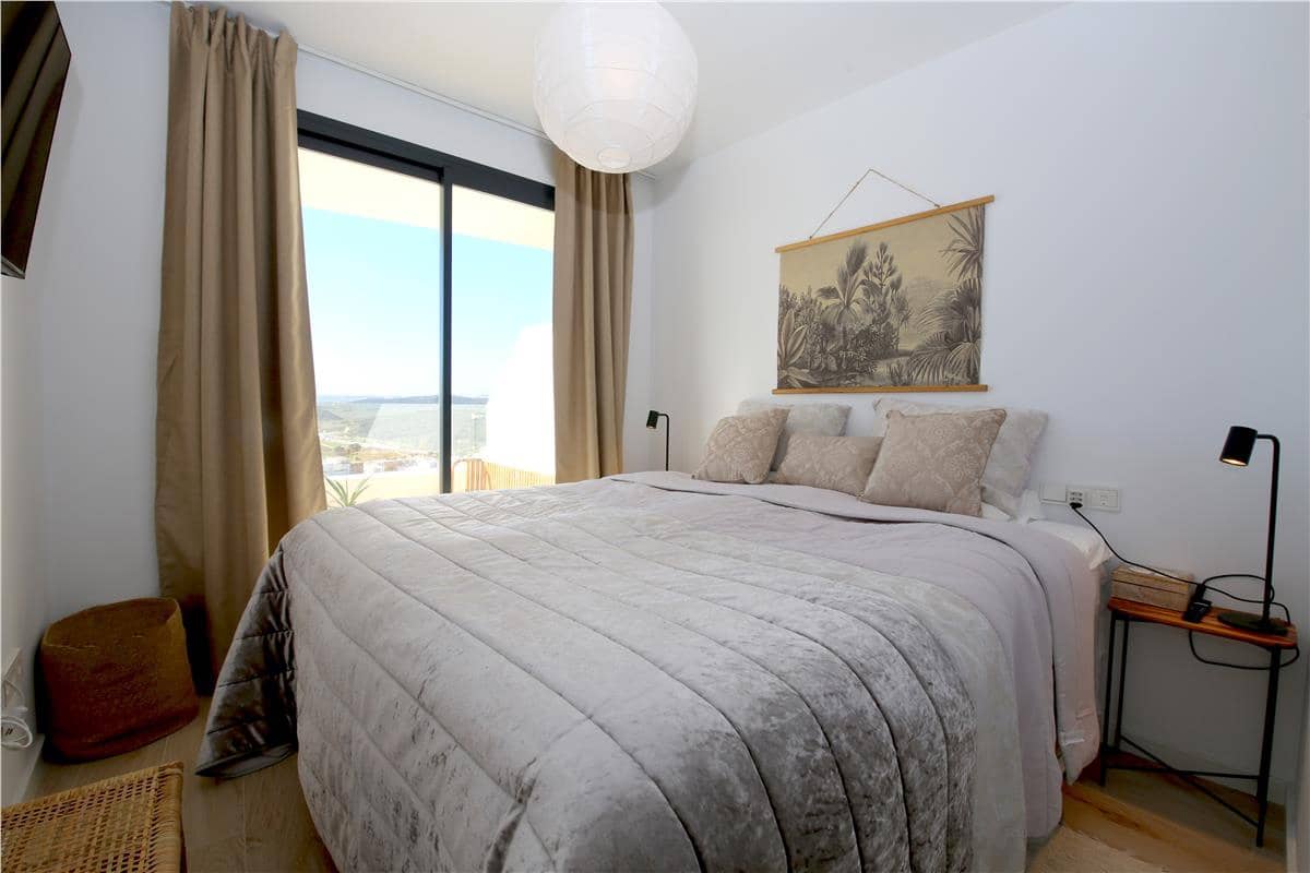 3 soveværelse Penthouse til leje i Estepona med swimmingpool garage - € 3.600 (Ref: 10165347)