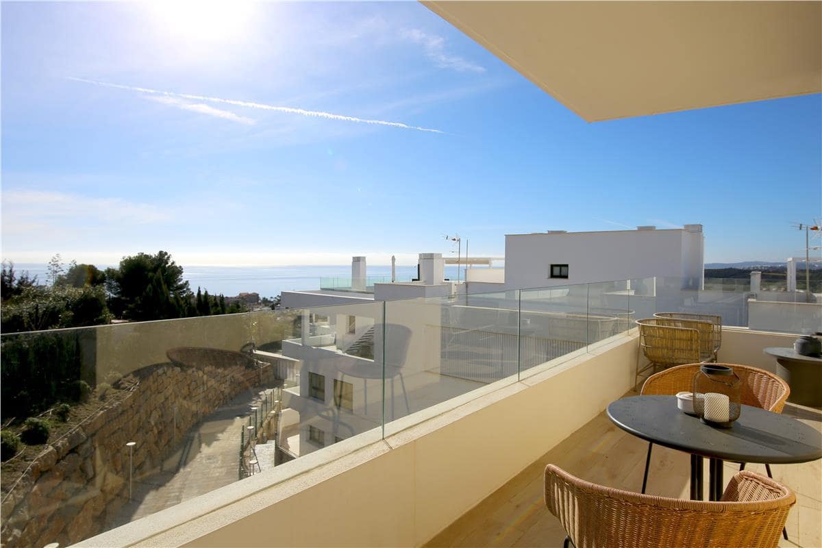 3 soveværelse Penthouse til leje i Estepona med swimmingpool garage - € 3.600 (Ref: 10165347)