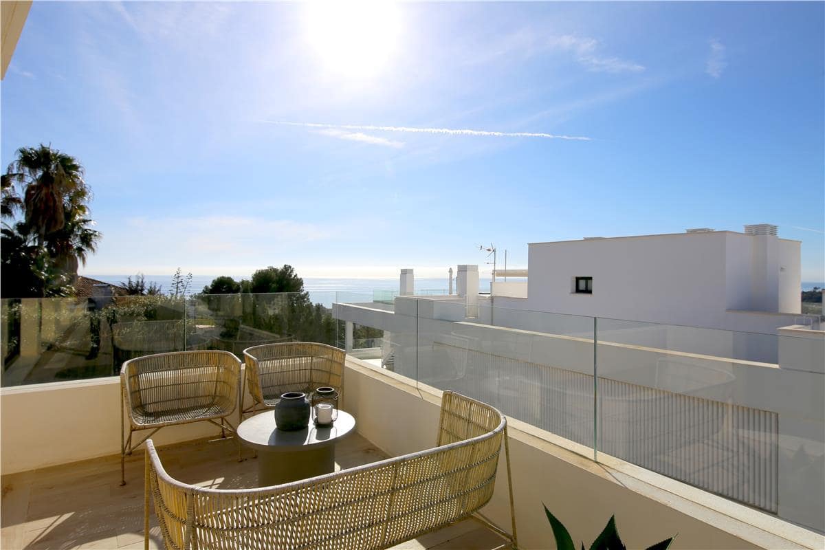 3 soveværelse Penthouse til leje i Estepona med swimmingpool garage - € 3.600 (Ref: 10165347)
