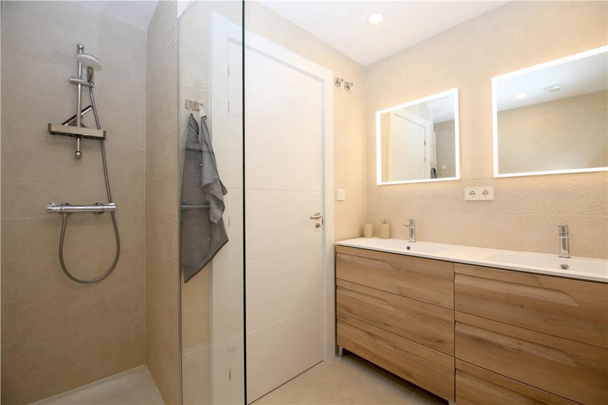 3 soveværelse Penthouse til leje i Estepona med swimmingpool garage - € 3.600 (Ref: 10165347)