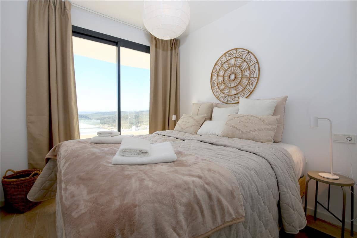 3 soveværelse Penthouse til leje i Estepona med swimmingpool garage - € 3.600 (Ref: 10165347)