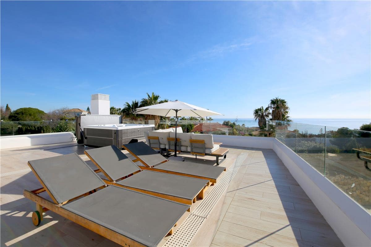 3 soveværelse Penthouse til leje i Estepona med swimmingpool garage - € 3.600 (Ref: 10165347)