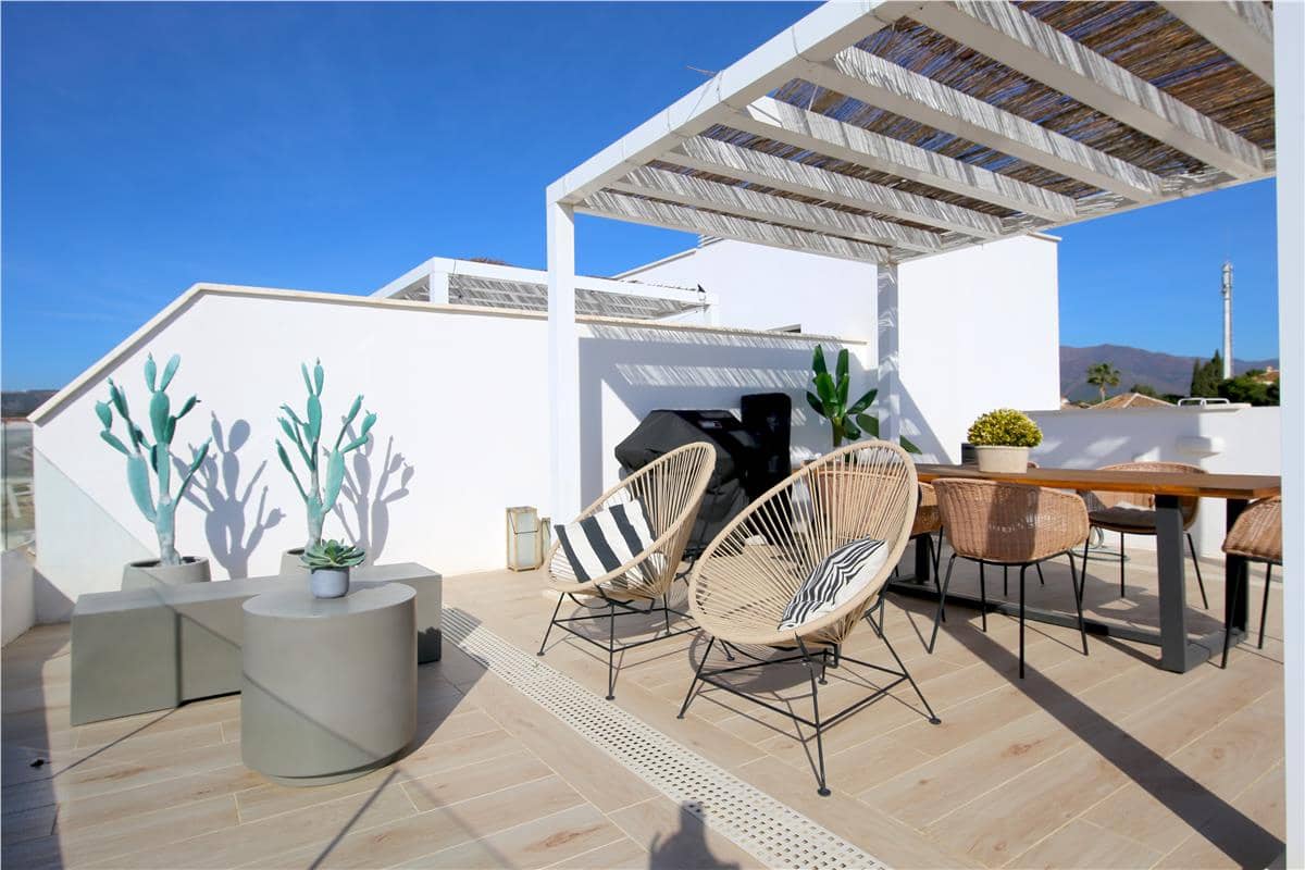 3 soveværelse Penthouse til leje i Estepona med swimmingpool garage - € 3.600 (Ref: 10165347)