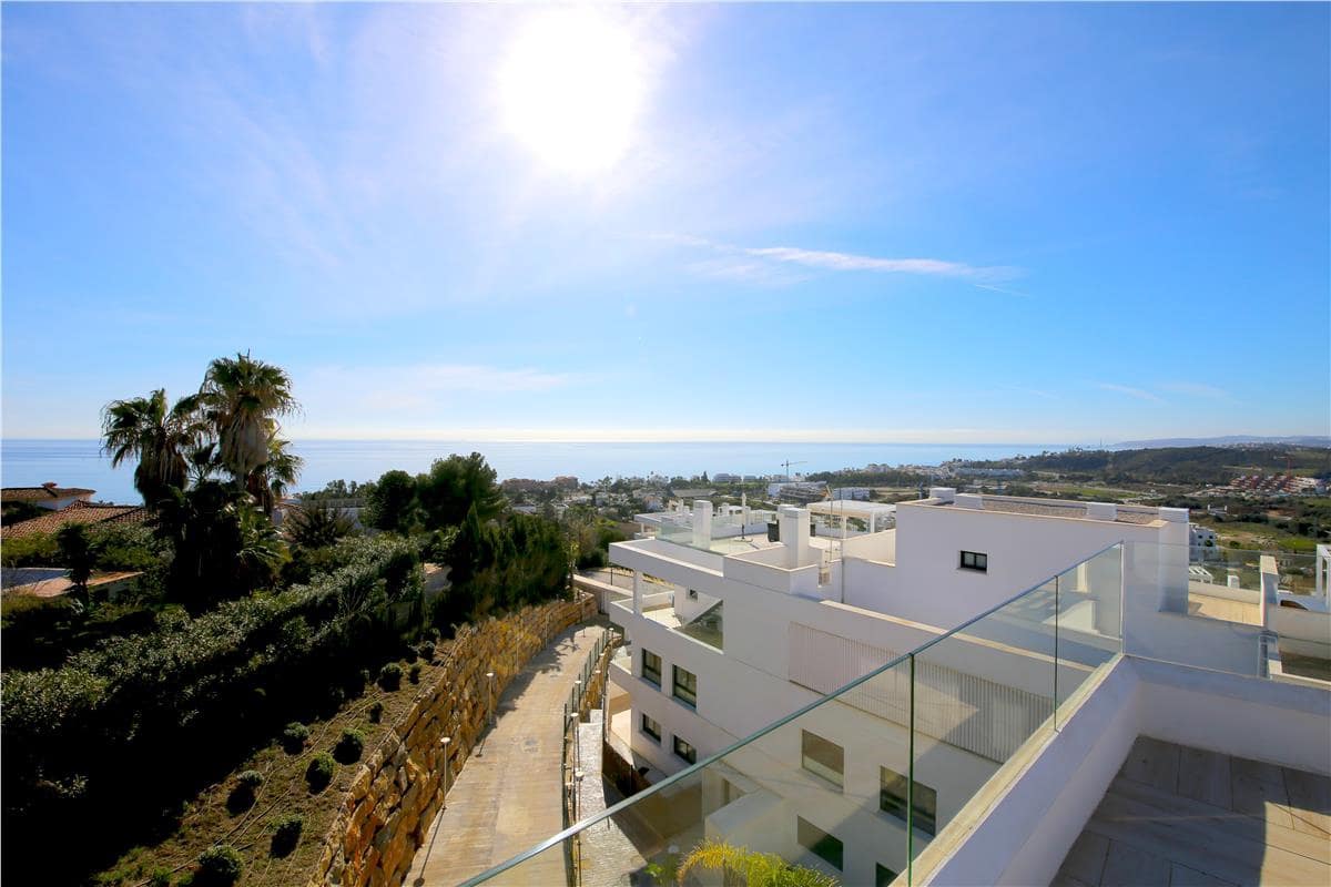3 soveværelse Penthouse til leje i Estepona med swimmingpool garage - € 3.600 (Ref: 10165347)