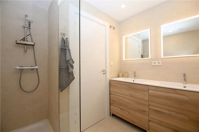 3 soveværelse Penthouse til leje i Estepona med swimmingpool garage - € 3.600 (Ref: 10165347)