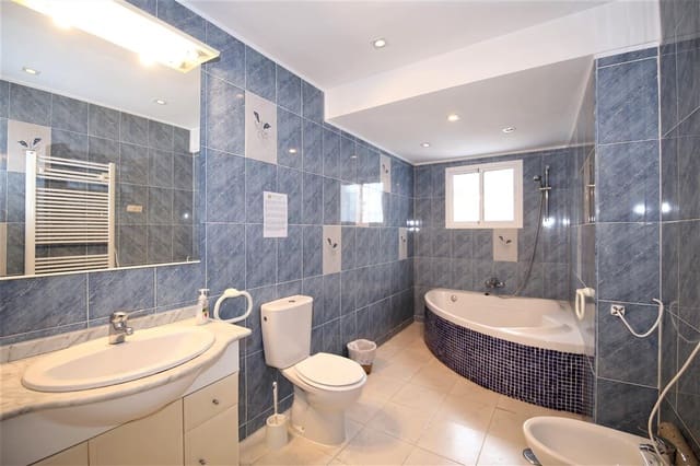 4 soverom Villa til salgs i Buenas Noches, Estepona med svømmebasseng - € 1 025 000 (Ref: 7591164)