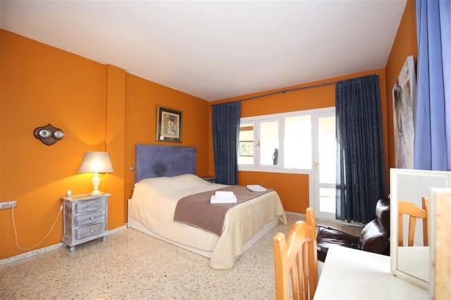 4 soverom Villa til salgs i Buenas Noches, Estepona med svømmebasseng - € 1 025 000 (Ref: 7591164)