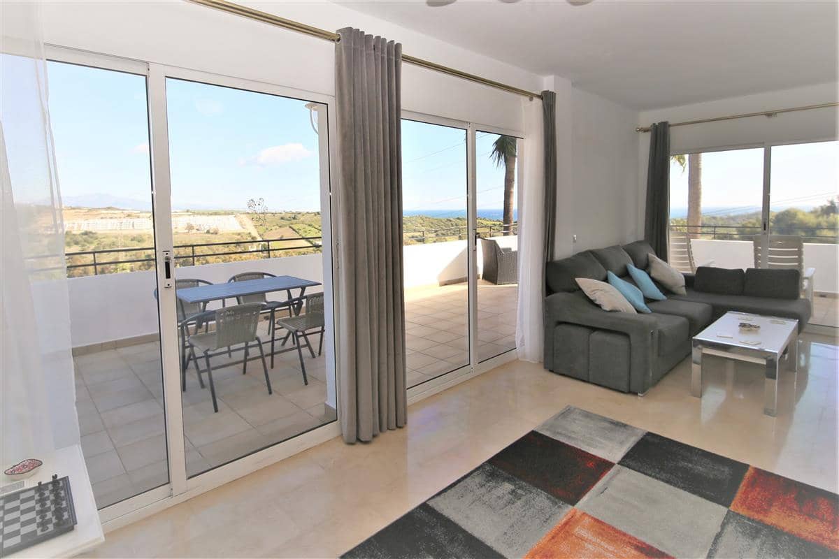 2 bedroom Penthouse for rent in Estepona with pool - € 1,200 (Ref: 8414857)