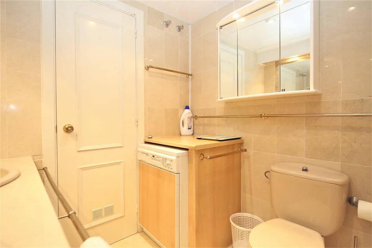 2 bedroom Penthouse for rent in Estepona with pool - € 1,200 (Ref: 8414857)