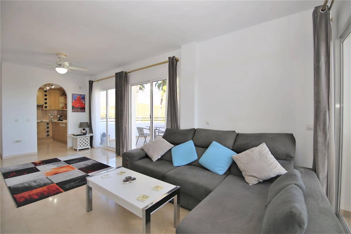 2 bedroom Penthouse for rent in Estepona with pool - € 1,200 (Ref: 8414857)