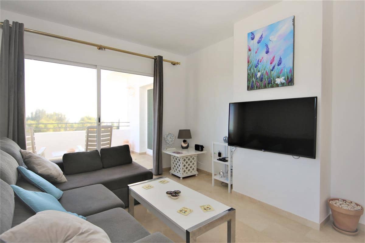 2 bedroom Penthouse for rent in Estepona with pool - € 1,200 (Ref: 8414857)