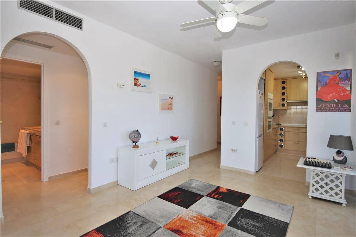 2 bedroom Penthouse for rent in Estepona with pool - € 1,200 (Ref: 8414857)