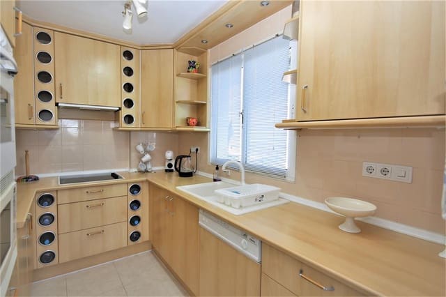 Penthouse de 2 chambres à louer à Estepona avec piscine - 1 200 € (Ref: 8414857)