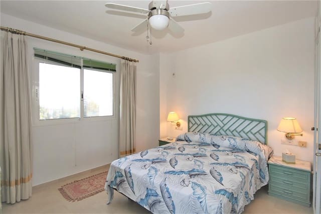 Penthouse de 2 chambres à louer à Estepona avec piscine - 1 200 € (Ref: 8414857)