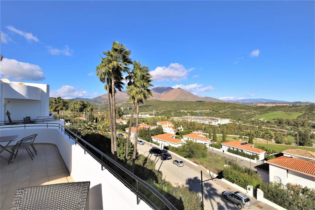 2 bedroom Penthouse for rent in Estepona with pool - € 1,200 (Ref: 8414857)