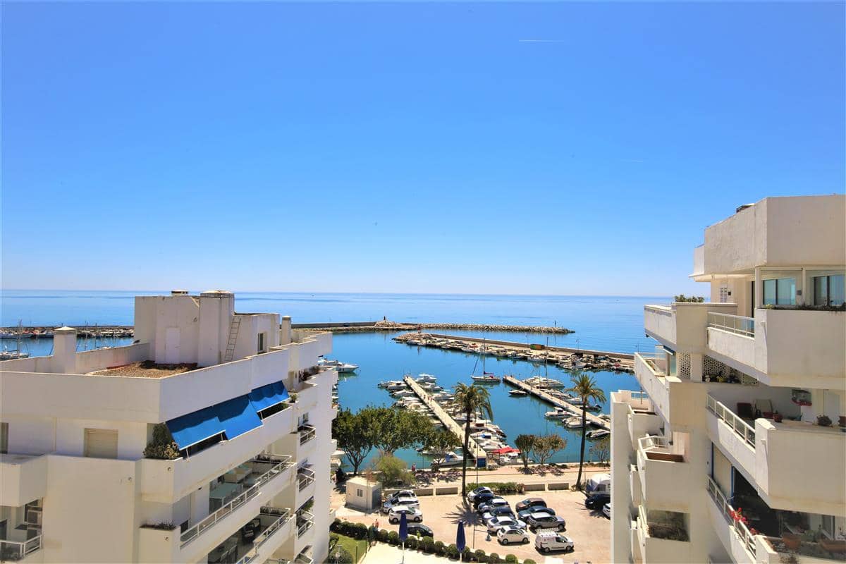 2 bedroom Penthouse for sale in Estepona with pool garage - € 749,000 (Ref: 8594454)