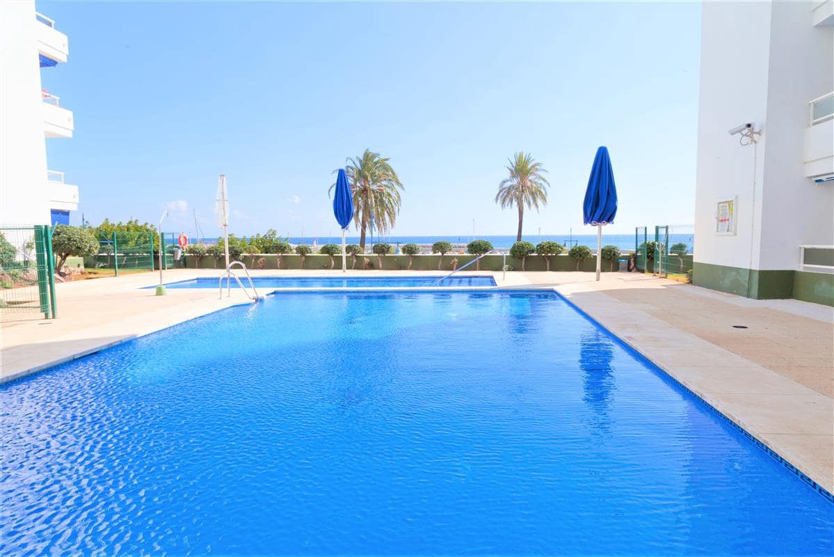 2 bedroom Penthouse for sale in Estepona with pool garage - € 749,000 (Ref: 8594454)