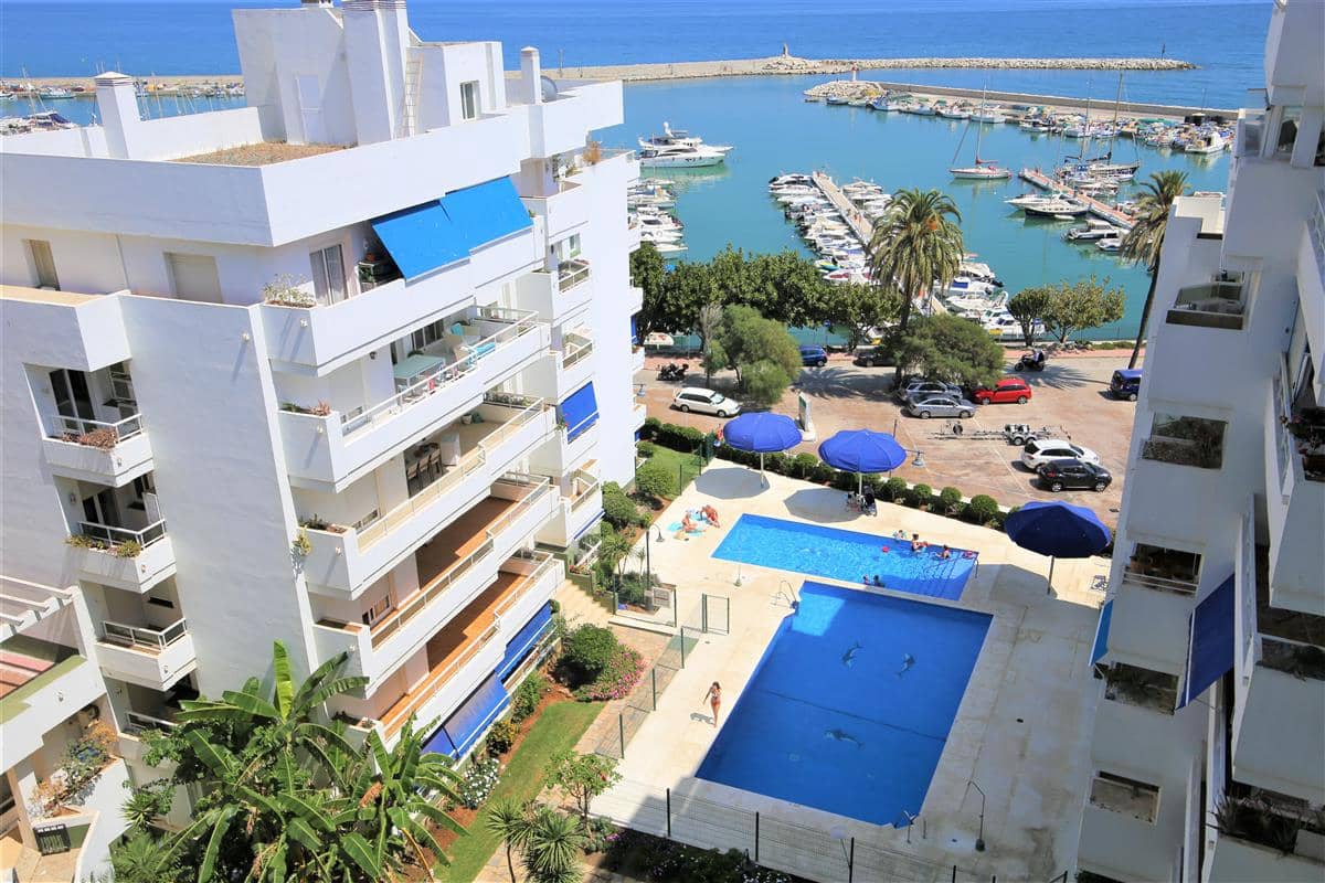 2 bedroom Penthouse for sale in Estepona with pool garage - € 749,000 (Ref: 8594454)