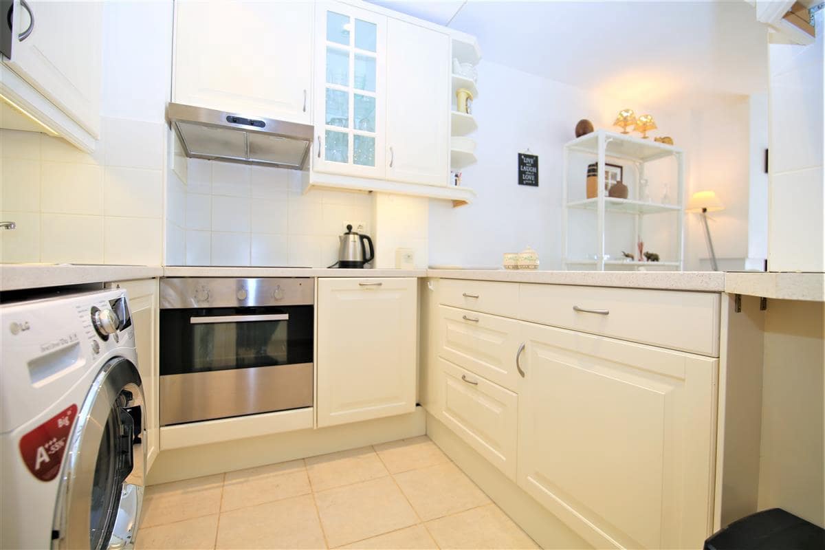 2 Zimmer Penthouse zu verkaufen in Estepona mit Pool Garage - 695.000 € (Ref: 8604471)