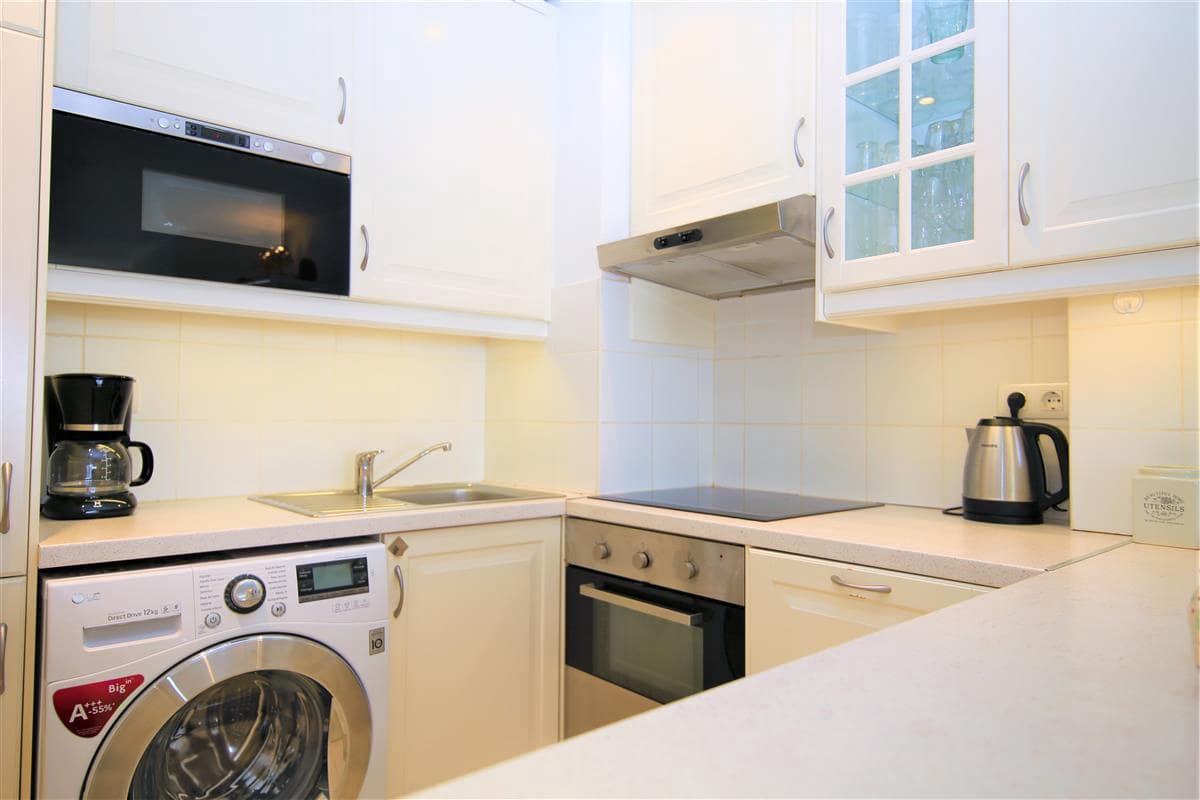 2 Zimmer Penthouse zu verkaufen in Estepona mit Pool Garage - 695.000 € (Ref: 8604471)