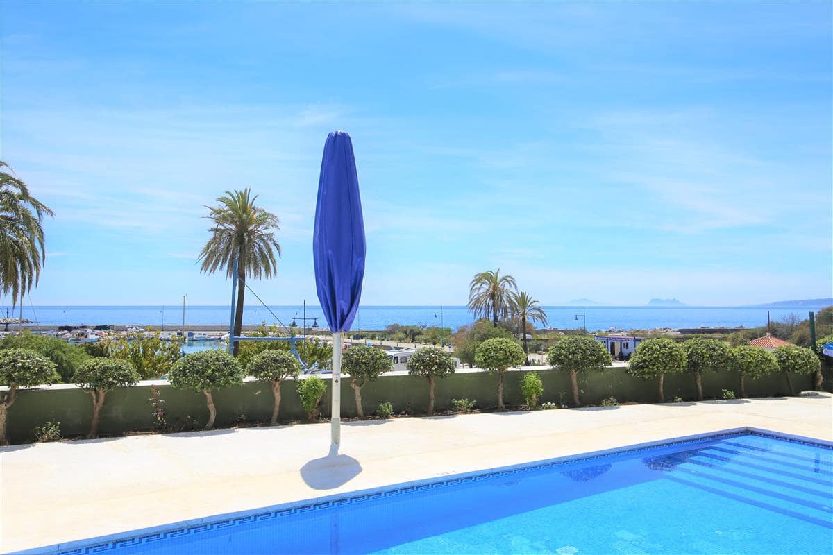 2 Zimmer Penthouse zu verkaufen in Estepona mit Pool Garage - 695.000 € (Ref: 8604471)