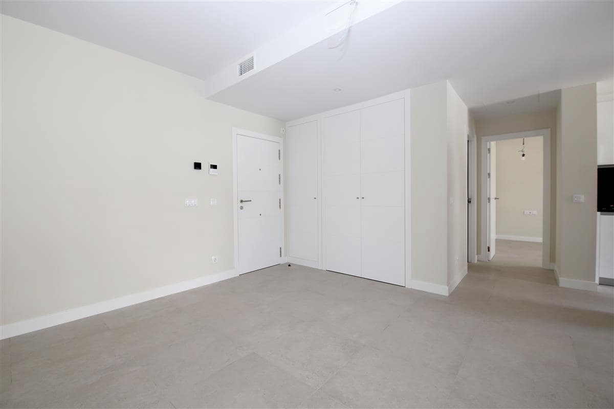 1 chambre Penthouse à vendre à Estepona avec piscine - 325 000 € (Ref: 9153008)