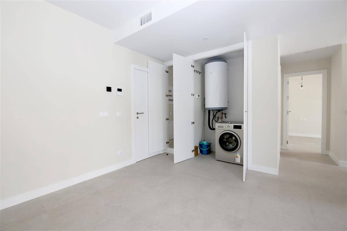 1 chambre Penthouse à vendre à Estepona avec piscine - 325 000 € (Ref: 9153008)