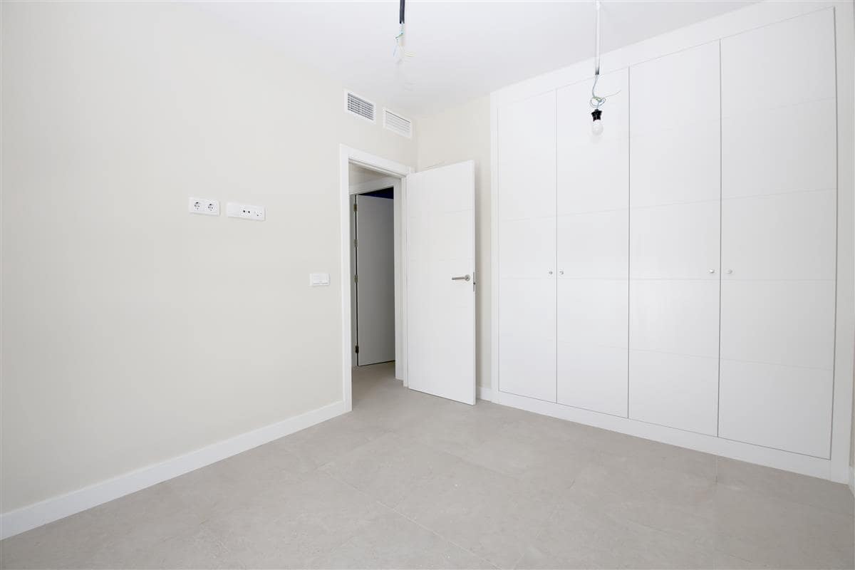 1 chambre Penthouse à vendre à Estepona avec piscine - 325 000 € (Ref: 9153008)